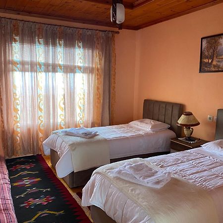 Vila Llulla Круя Экстерьер фото