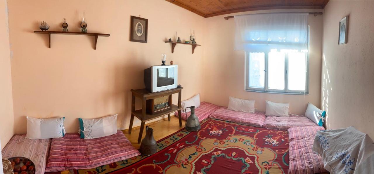 Vila Llulla Круя Экстерьер фото