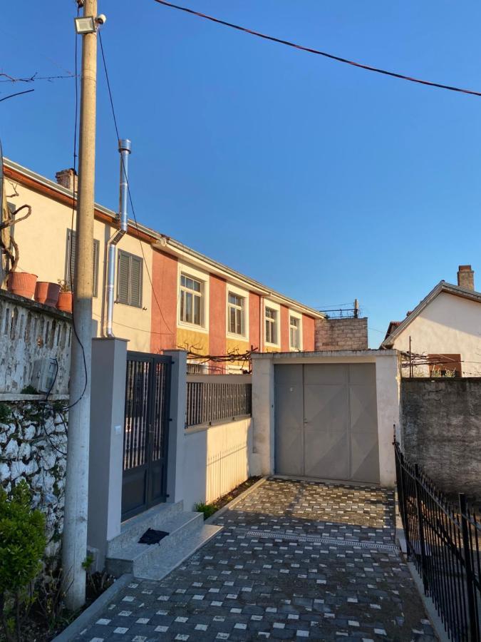 Vila Llulla Круя Экстерьер фото