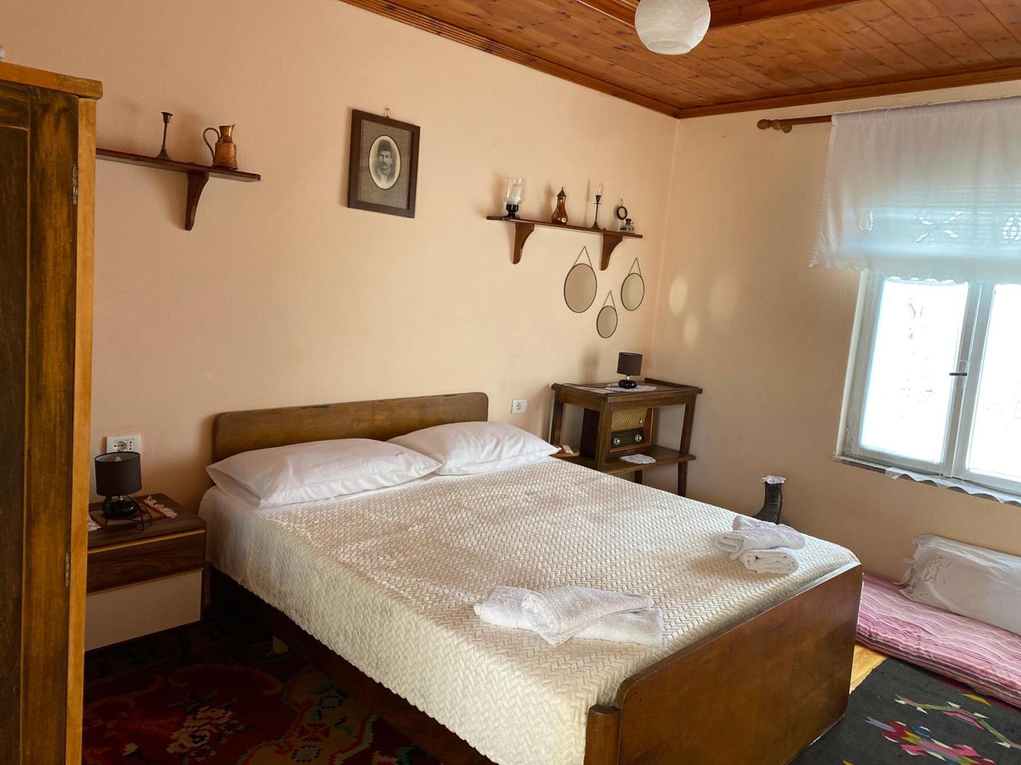 Vila Llulla Круя Экстерьер фото