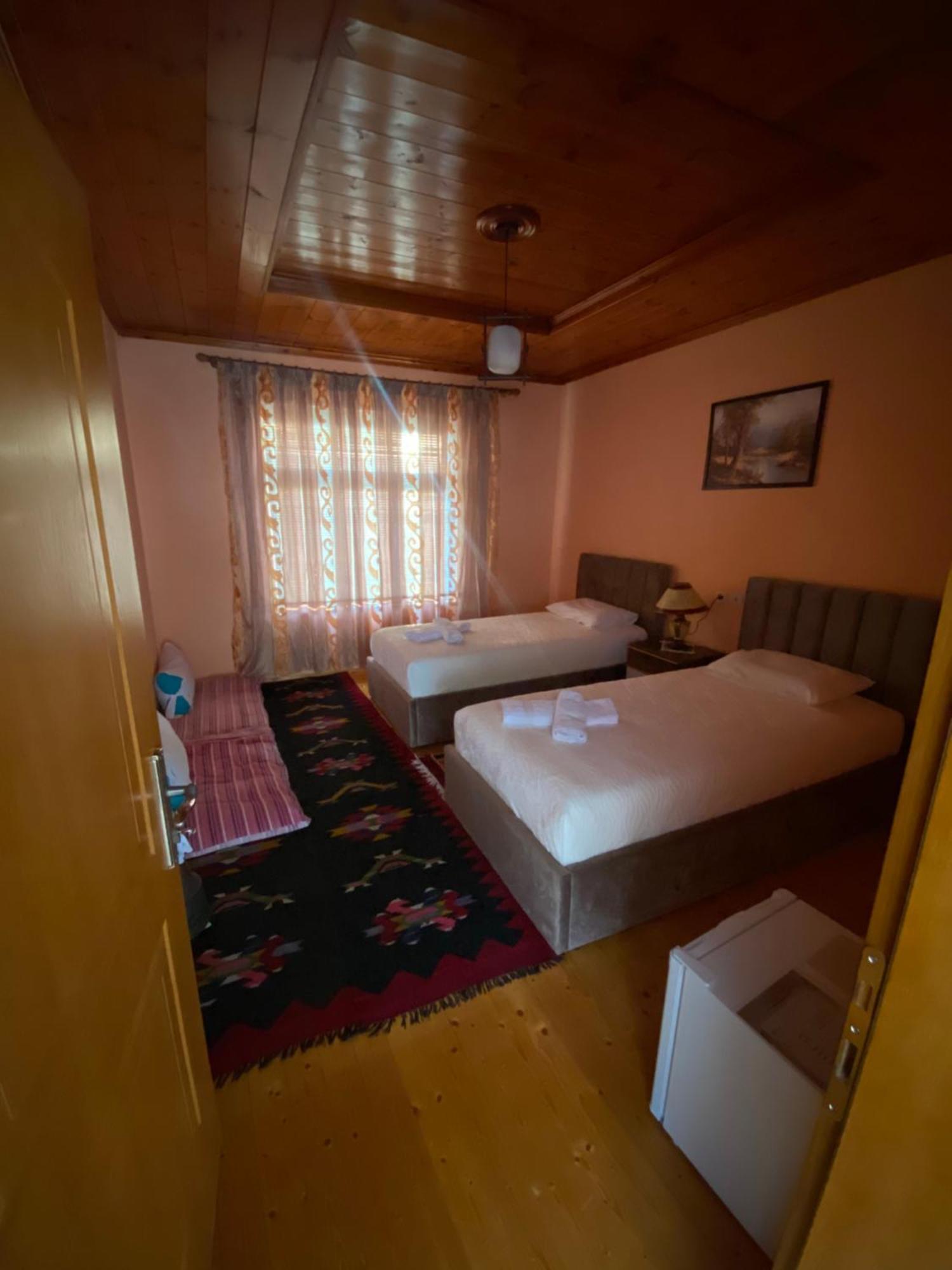 Vila Llulla Круя Экстерьер фото