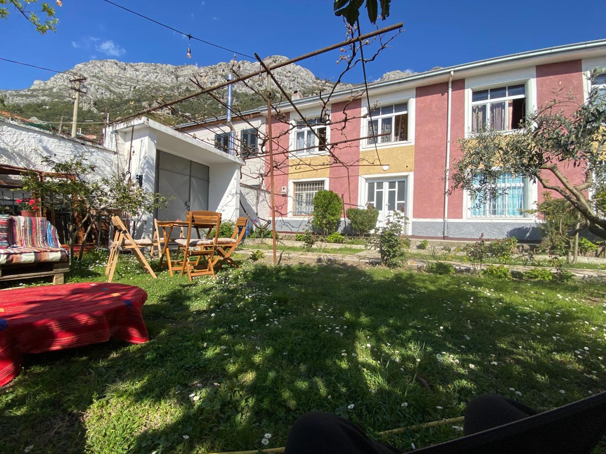 Vila Llulla Круя Экстерьер фото