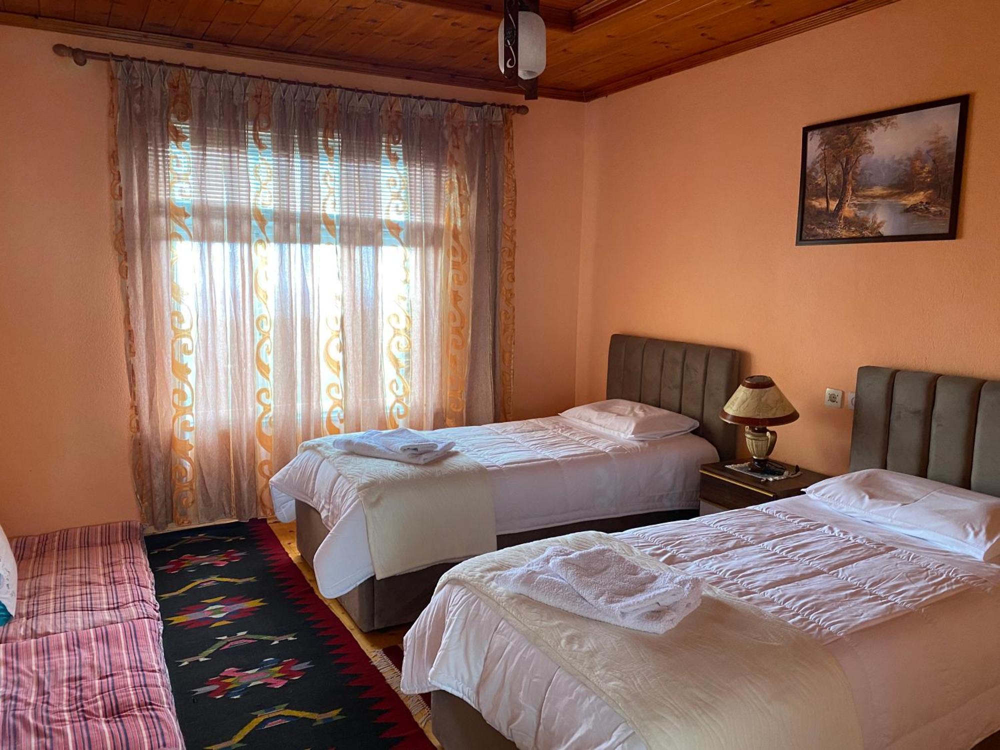 Vila Llulla Круя Экстерьер фото